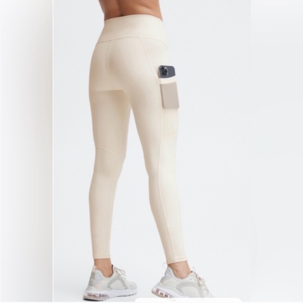 NEW Fabletics Powerhold High Waisted Leggings in EGRET color. Sz Med w/tags